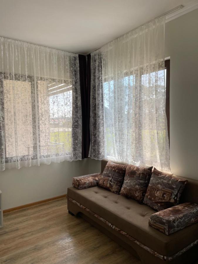 Apartment Comfort In Уреки Екстериор снимка