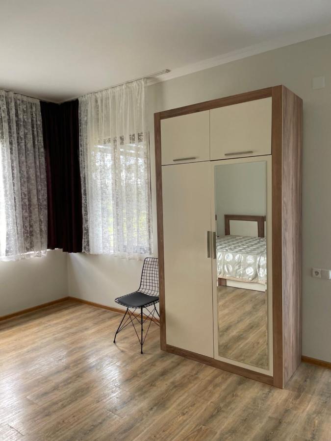 Apartment Comfort In Уреки Екстериор снимка