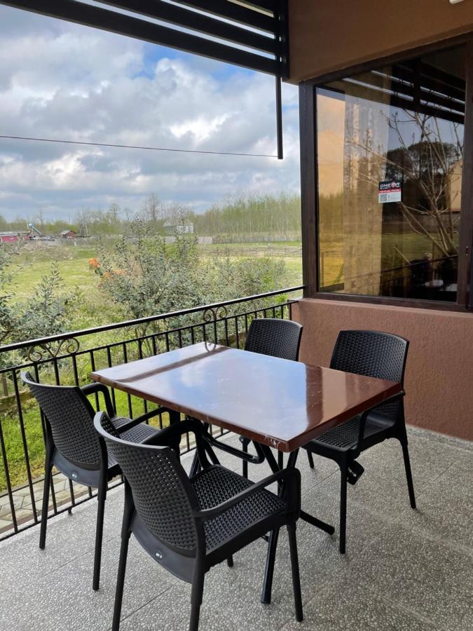 Apartment Comfort In Уреки Екстериор снимка