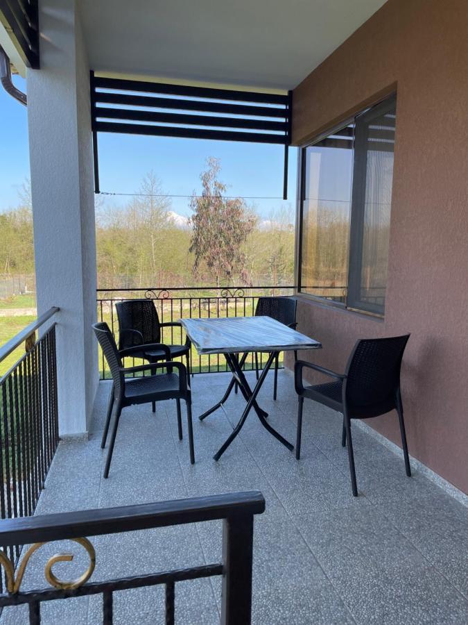 Apartment Comfort In Уреки Екстериор снимка